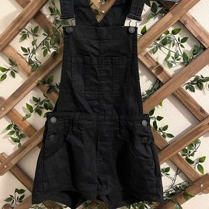 Size 22 black overall shorts from pacsun!